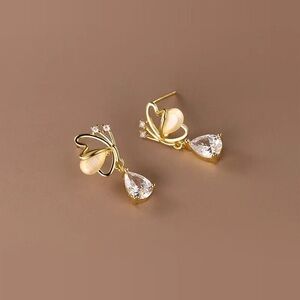 18k Gold Butterfly Earrings